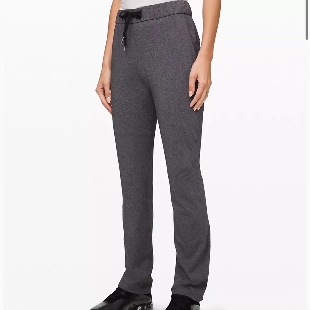 Like new, lululemon On the fly pant size 4